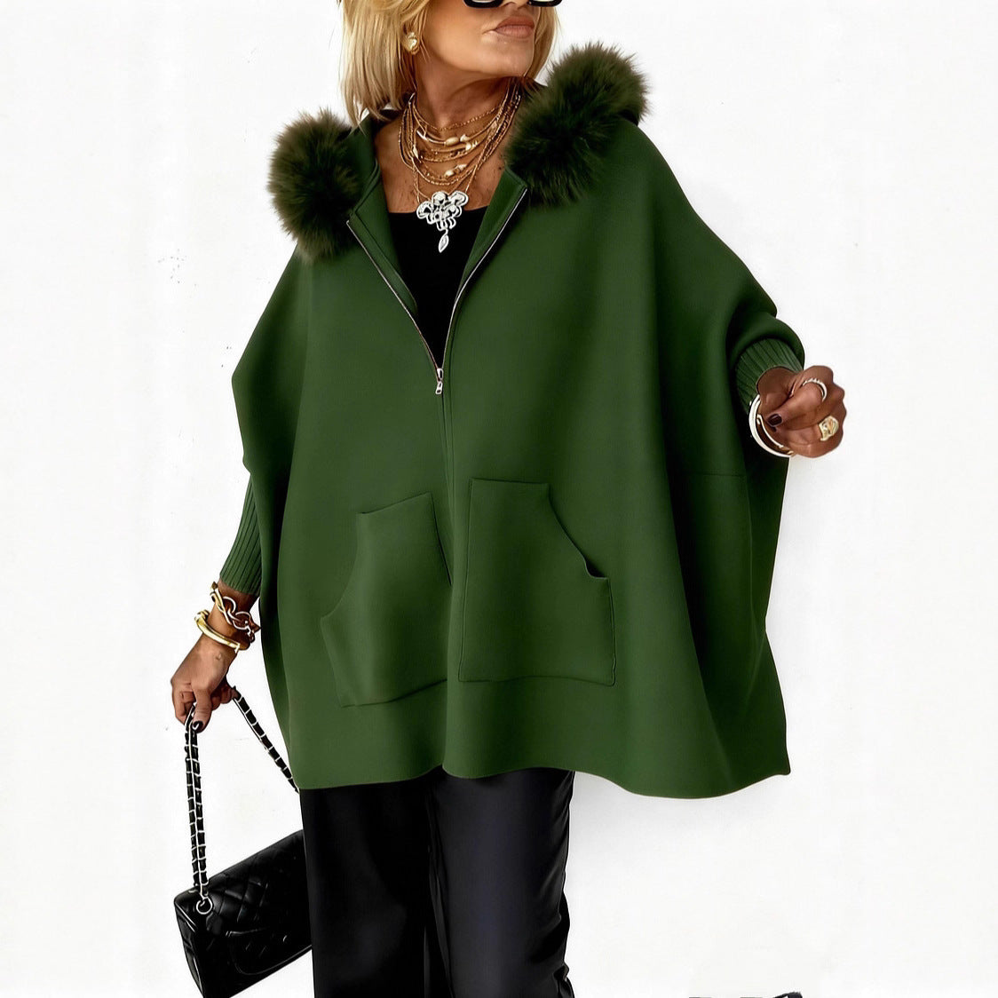 Cardigan à capuche en peluche tendance.