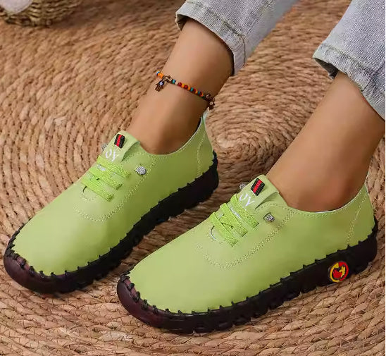 Chaussures orthopédiques souples et respirantes.