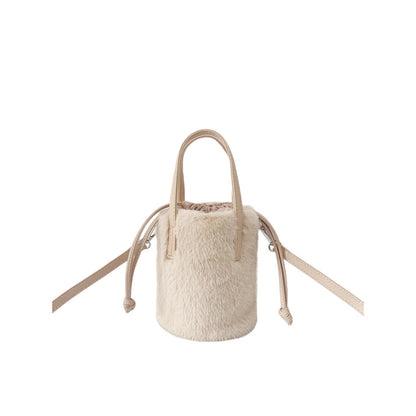 Sac seau doux fourrure synthétique femme