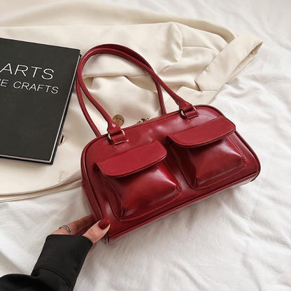 Sac à bandoulière multi-poches pour femme.