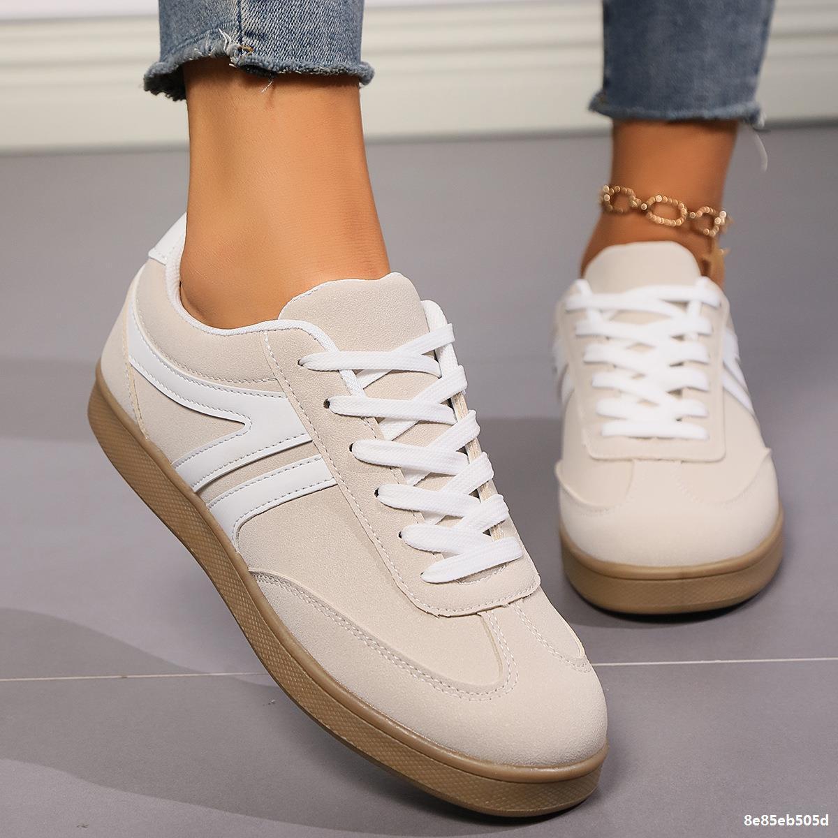 chaussures de sport à la mode.