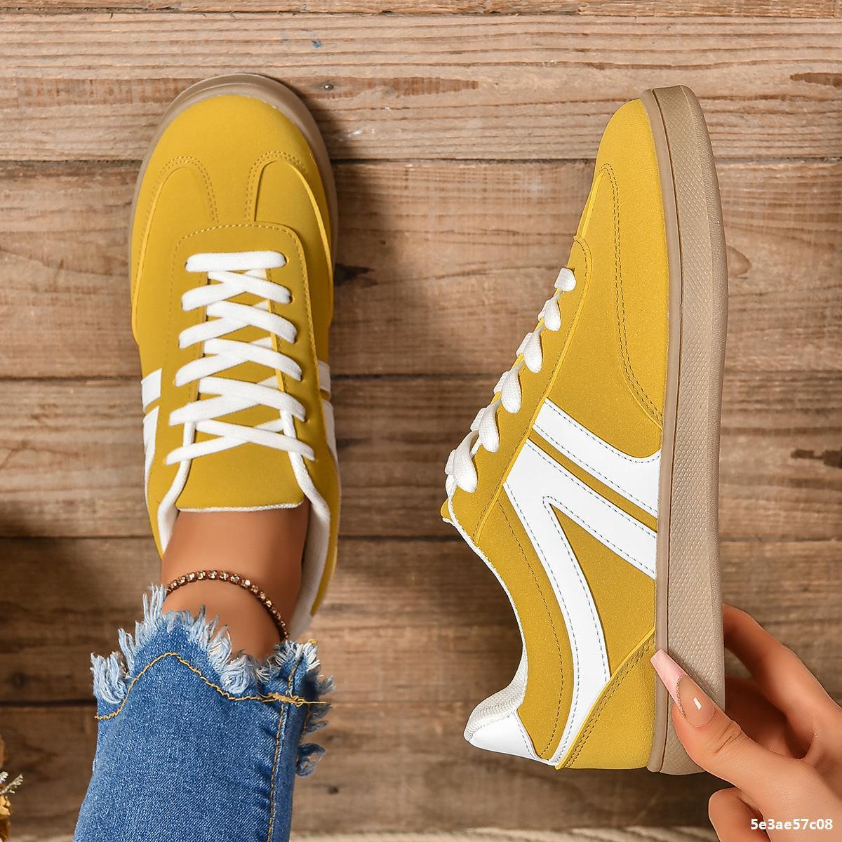 chaussures de sport à la mode.