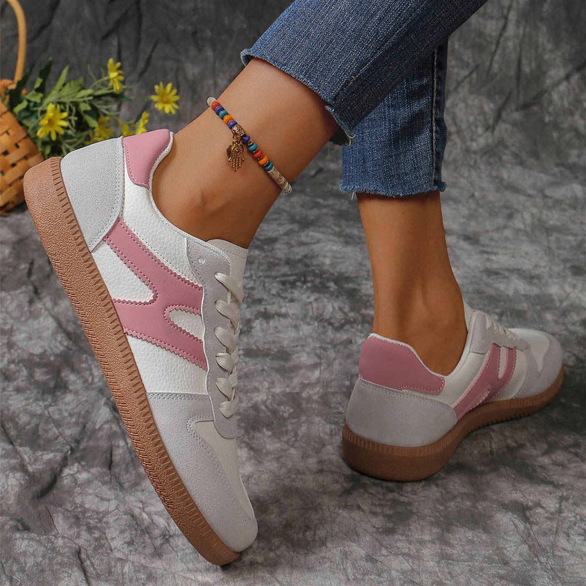 Chaussures plates à lacets color block.