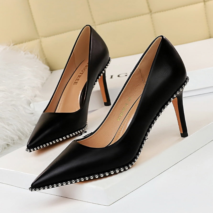 Talons hauts cloutés.