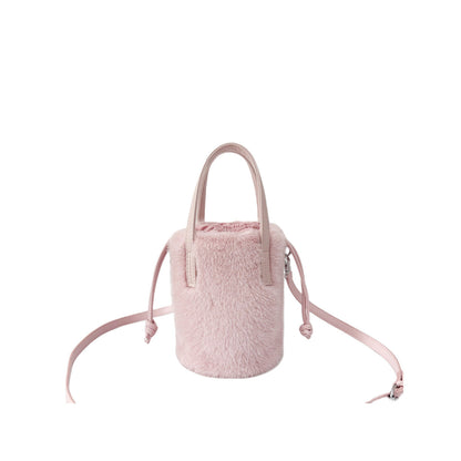 Accessoire mode rose fausse fourrure femme 2026