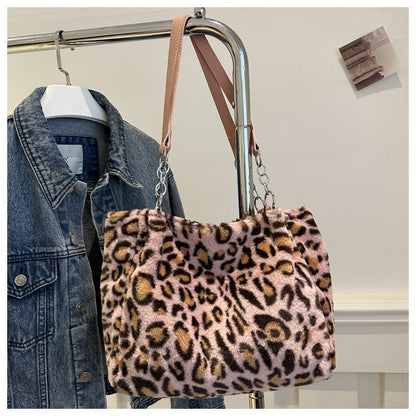 Sac à dos tendance en peluche.
