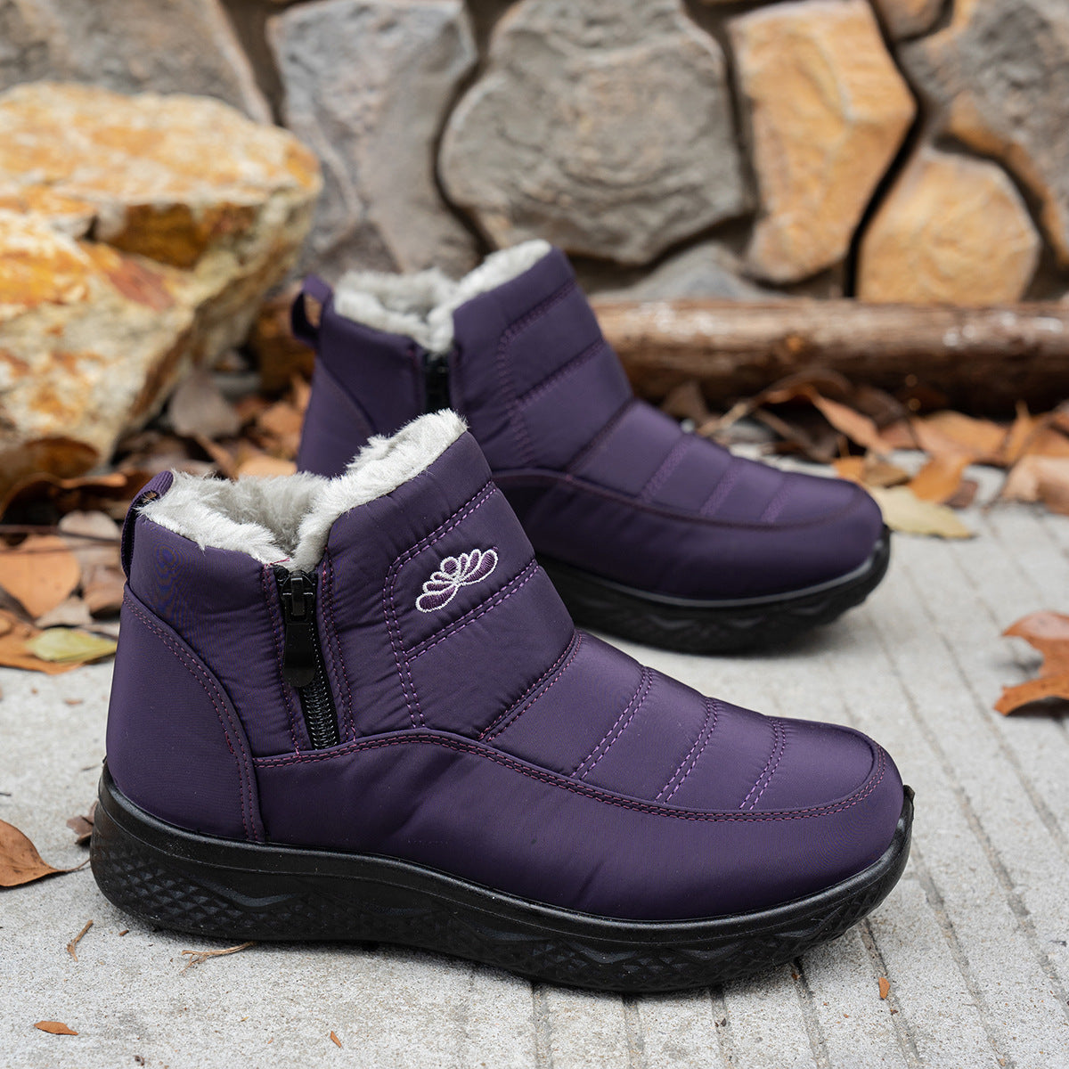 Bottes de neige d'hiver avec fermeture éclair.