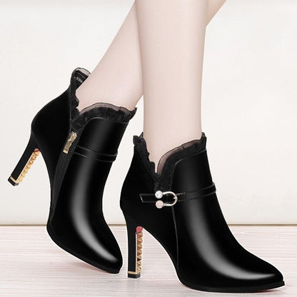 Bottes à talons hauts.