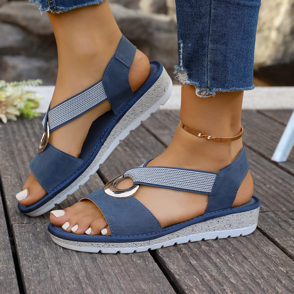 Chaussure plateforme bout ouvert femme été 2026 - sandale boucle métal tendance