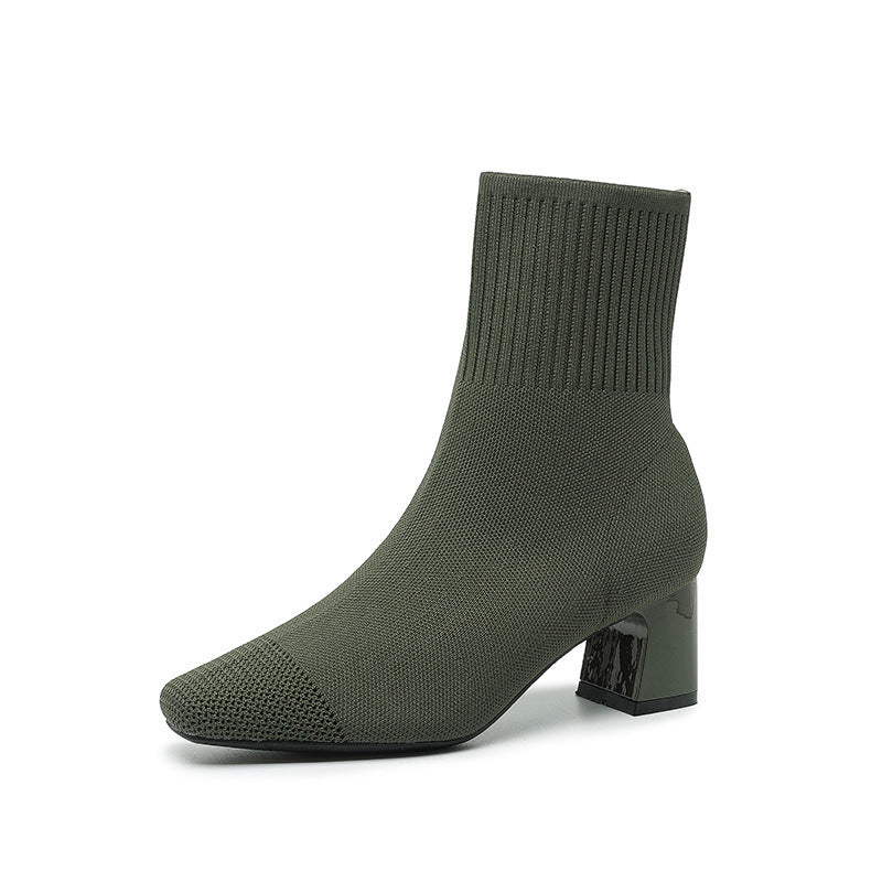 Bottes fines à talons épais et élastiques.