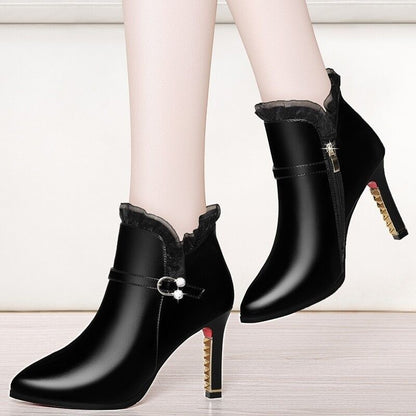 Bottes à talons hauts.