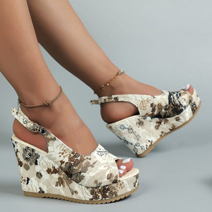 Sandales compensées , broderies à la mode européenne.