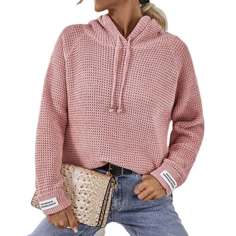 Pull tricoté de couleur unie.