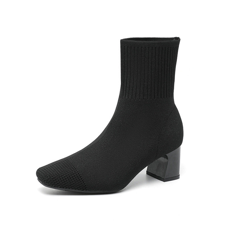 Bottes fines à talons épais et élastiques.
