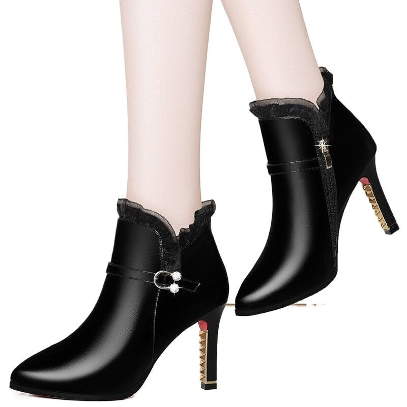 Bottes à talons hauts.