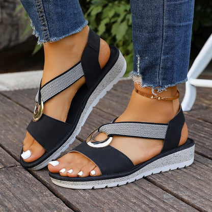 Sandale compensée femme été 2026 - boucle dorée bout ouvert style décontracté