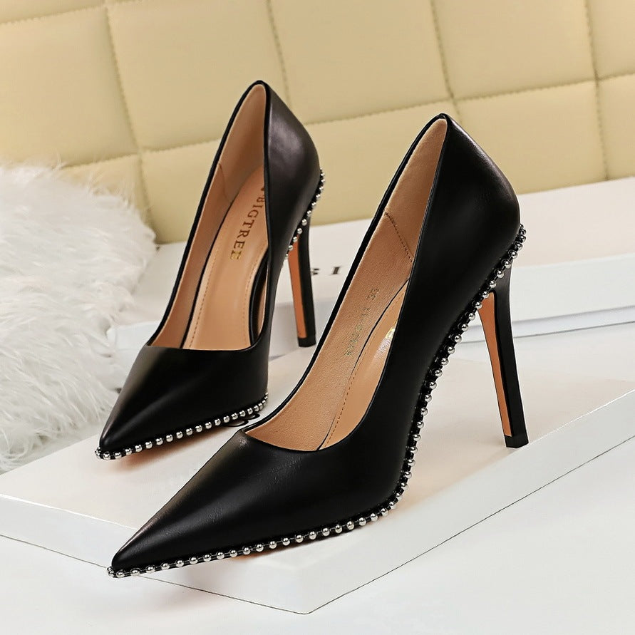 Talons hauts cloutés.