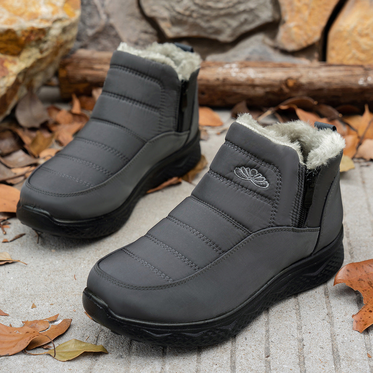 Bottes de neige d'hiver avec fermeture éclair.