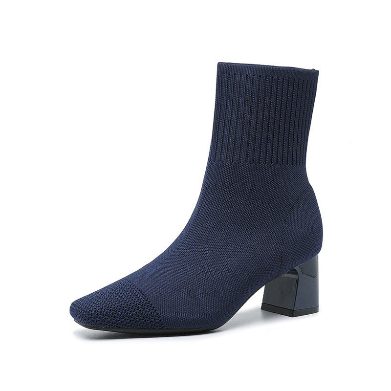 Bottes fines à talons épais et élastiques.