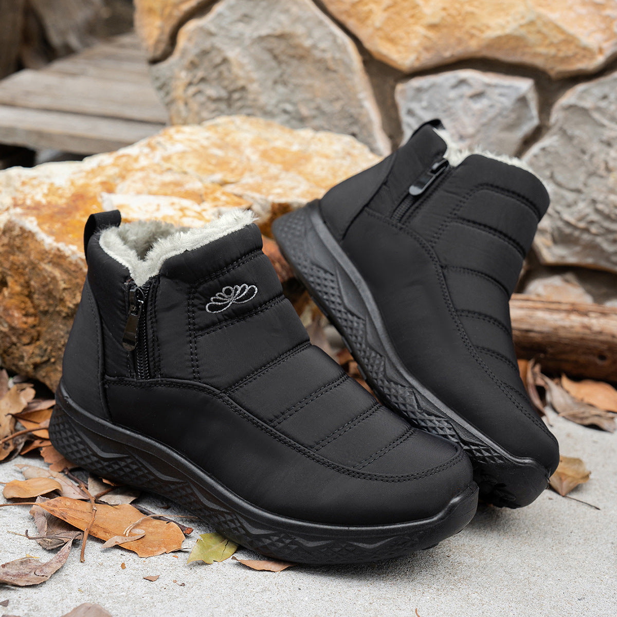 Bottes de neige d'hiver avec fermeture éclair.