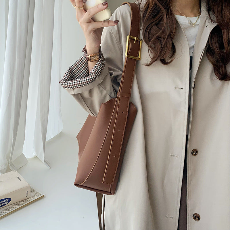 Sac à bandoulière minimaliste en cuir 