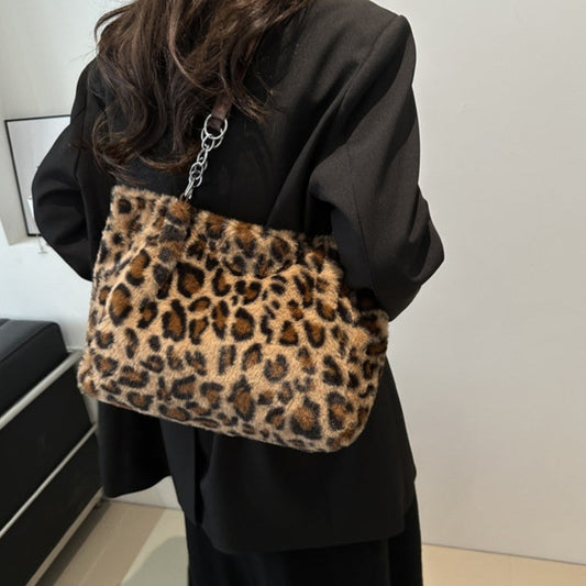 Sac à dos tendance en peluche.