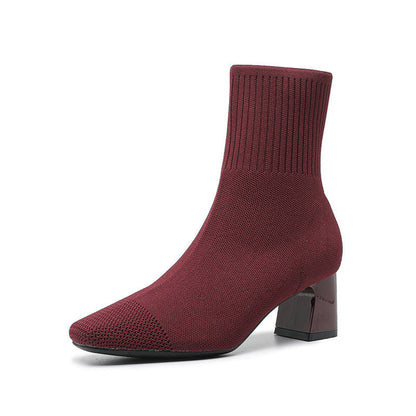 Bottes fines à talons épais et élastiques.