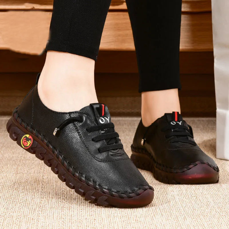 Chaussures orthopédiques souples et respirantes.