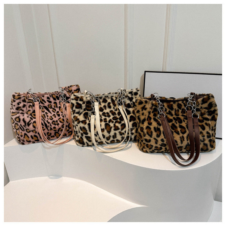 Sac à dos tendance en peluche.