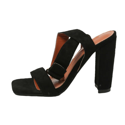 Sandales à talons épais simples.
