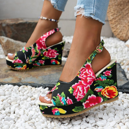 Sandales compensées , broderies à la mode européenne.
