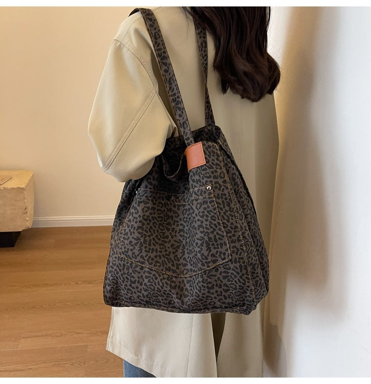 Sac fourre-tout en toile.
