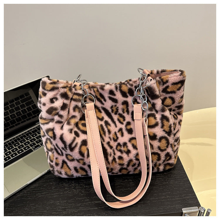 Sac à dos tendance en peluche.