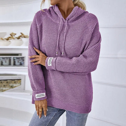Pull tricoté de couleur unie.