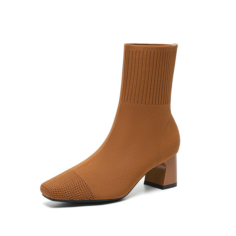 Bottes fines à talons épais et élastiques.