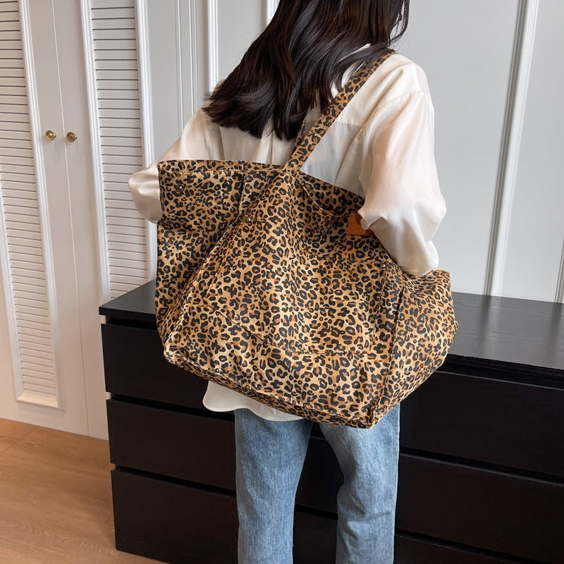 Sac fourre-tout en toile.