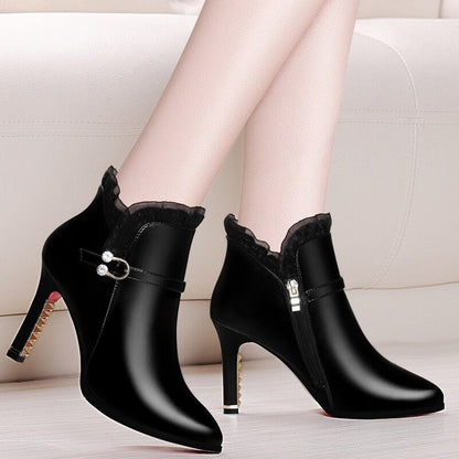 Bottes à talons hauts.