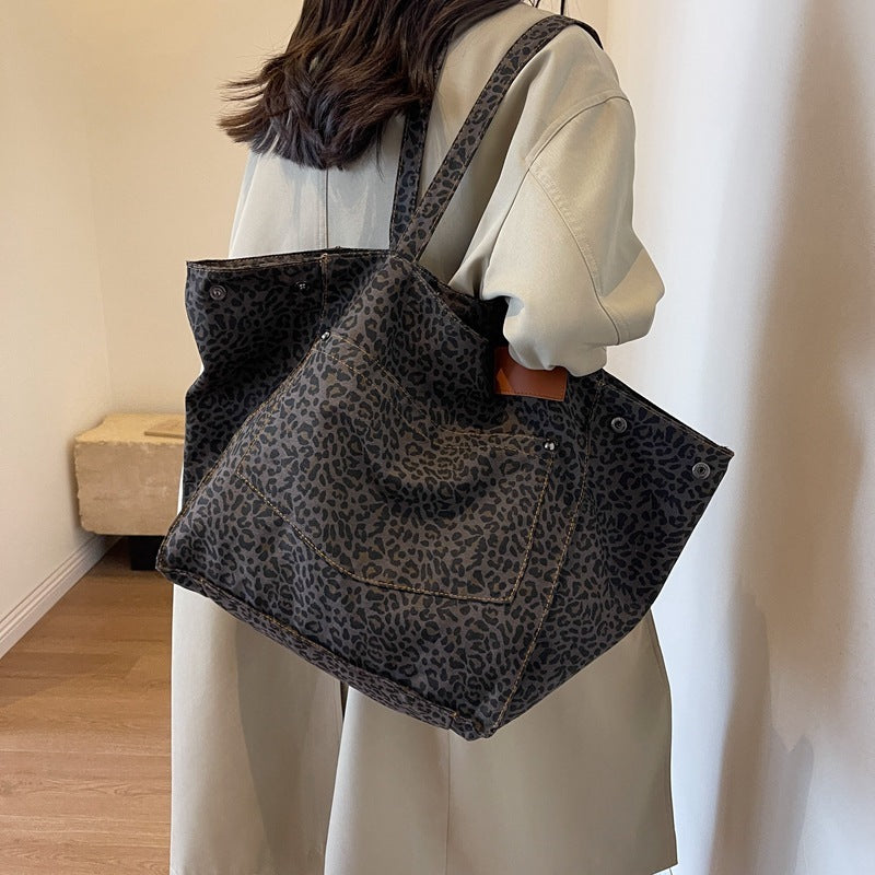 Sac fourre-tout en toile.