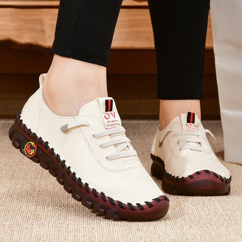 Chaussures orthopédiques souples et respirantes.
