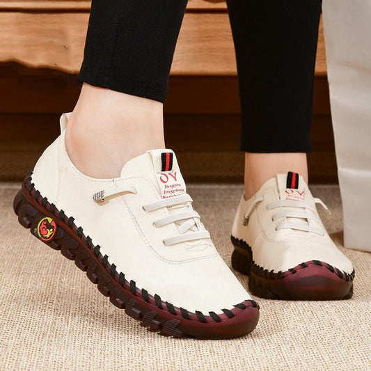 Chaussures orthopédiques souples et respirantes.