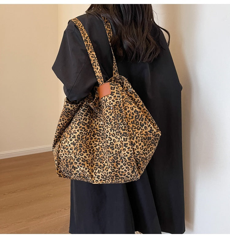 Sac fourre-tout en toile.
