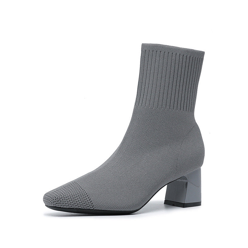 Bottes fines à talons épais et élastiques.
