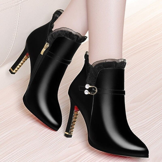 Bottes à talons hauts.
