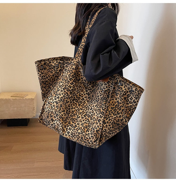 Sac fourre-tout en toile.