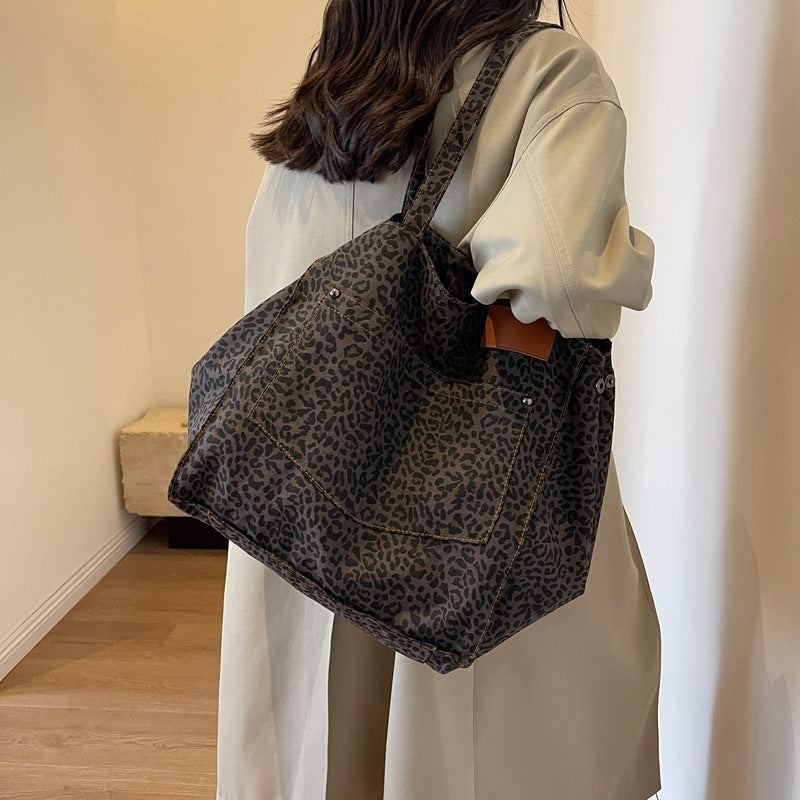 Sac fourre-tout en toile.